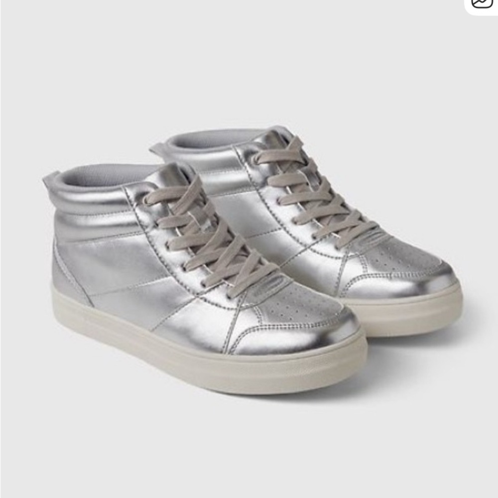 🆕 GAP Metallic Silver Kids Hi-Top Sneakers. Size 3.